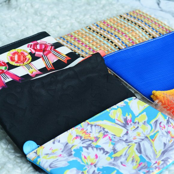 FREE Gift With Purchase - Makeup Bags - Picture 3 of 4